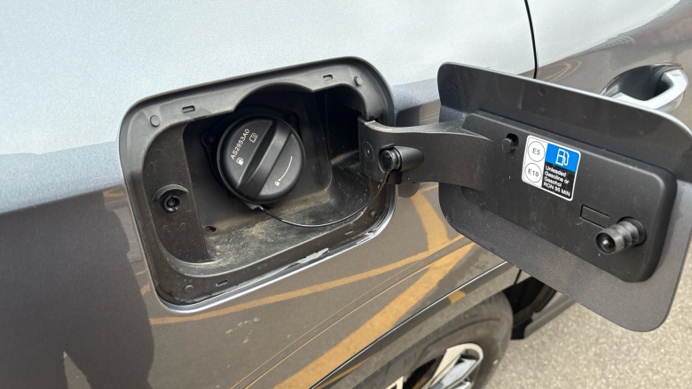 MG HS 1.5 T-GDI Trophy 5dr DCT Petrol Hatchback